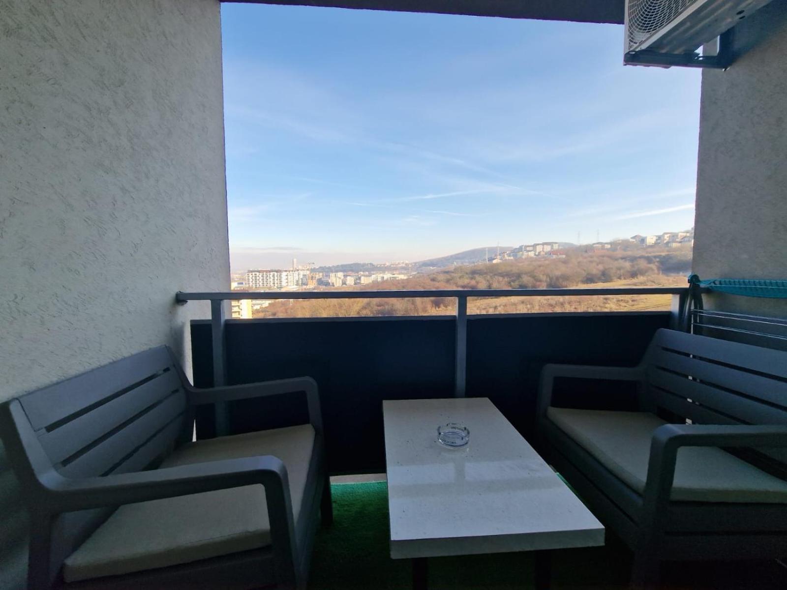 Gray Apartment Nearby Amethyst & Vivo Mall Floreşti Exterior foto
